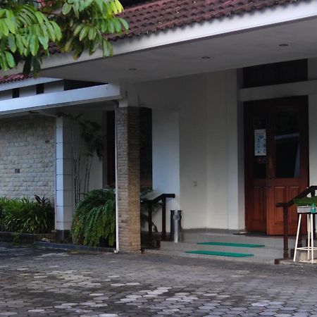 Hotel Graha Kinasih Kotabaru Джокякарта Екстериор снимка