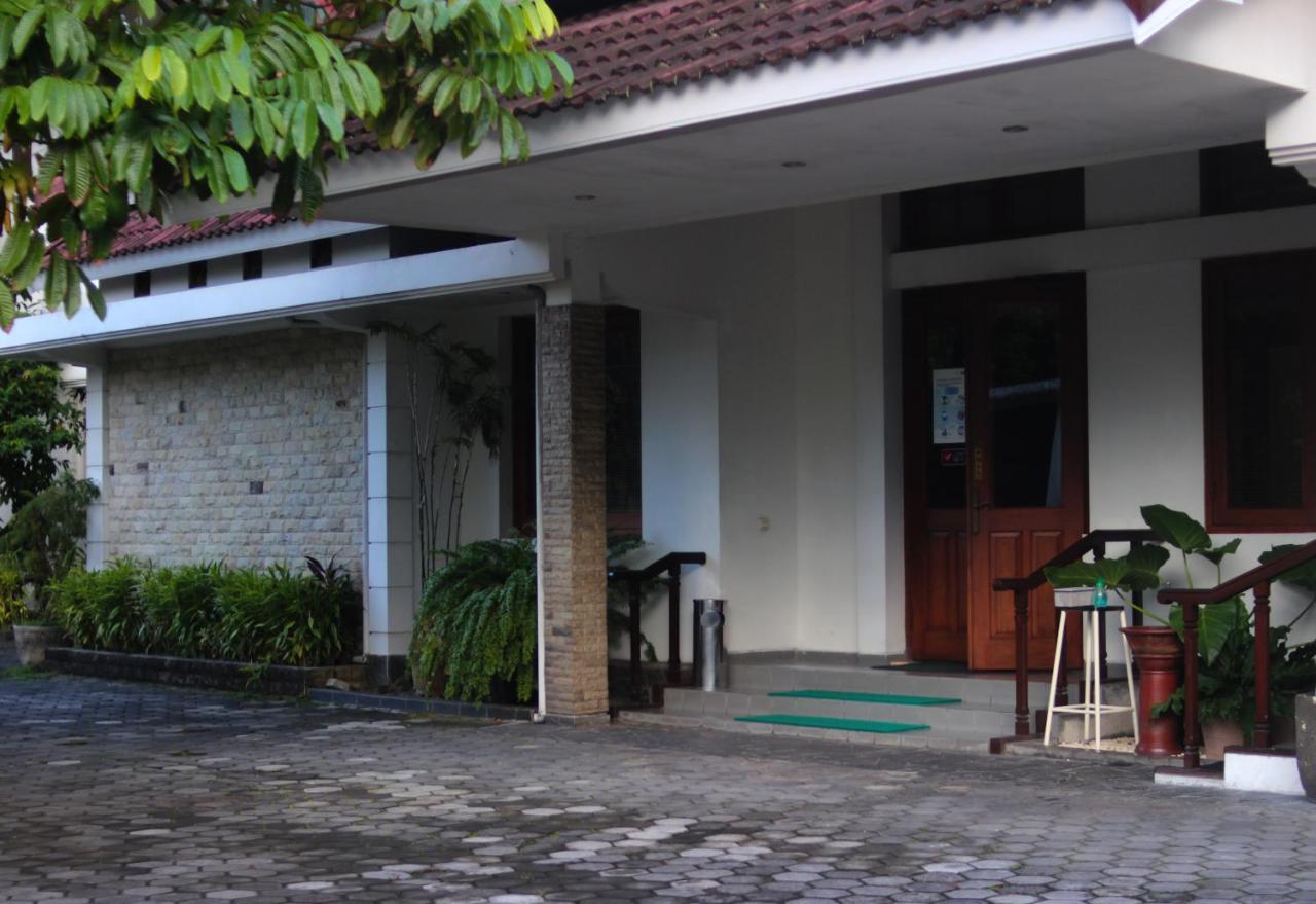Hotel Graha Kinasih Kotabaru Джокякарта Екстериор снимка