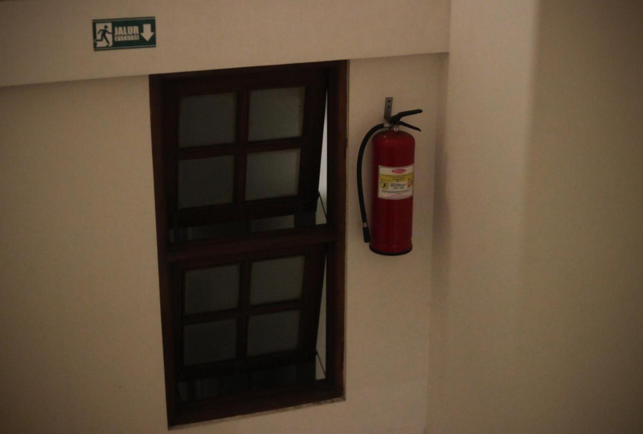 Hotel Graha Kinasih Kotabaru Джокякарта Екстериор снимка