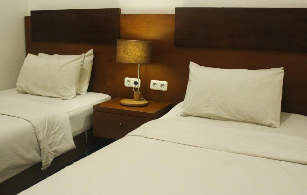 Hotel Graha Kinasih Kotabaru Джокякарта Екстериор снимка