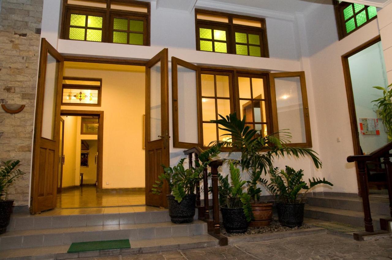 Hotel Graha Kinasih Kotabaru Джокякарта Екстериор снимка